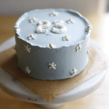 Load image into Gallery viewer, Bento Cake - Daisy Dots
